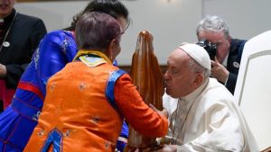A história da imagem de Nossa Senhora que o Papa benzeu