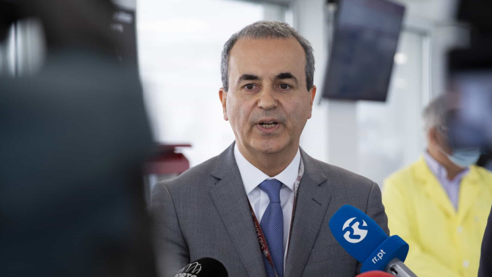 Diretor do SNS “bate com a porta” para deixar Governo à-vontade