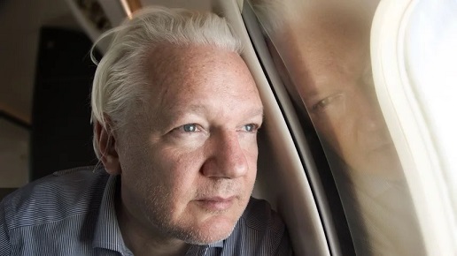 Assange Evita Extradição e Regressa à Austrália como Homem Livre