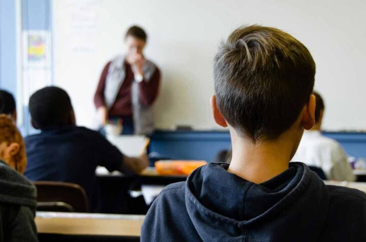 Professores deslocados vão receber apoio entre 70 a 300 euros