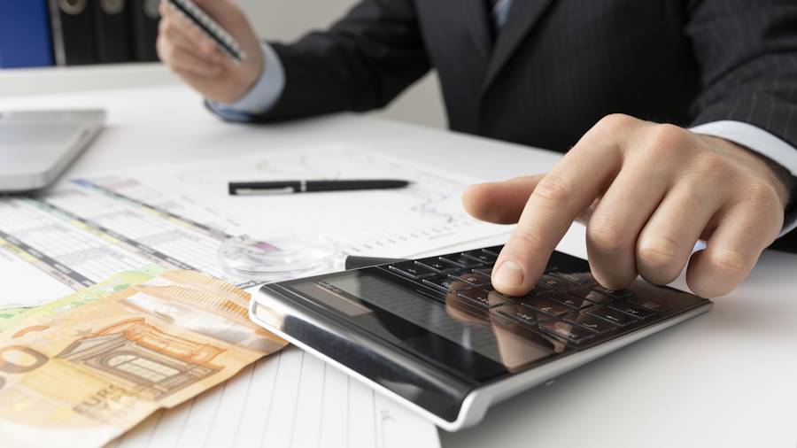Portugueses trabalham meio ano para pagar impostos
